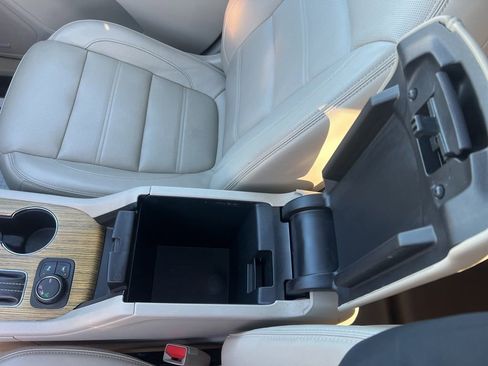 Used 2018 GMC Acadia Denali w/ Technology Package image 40