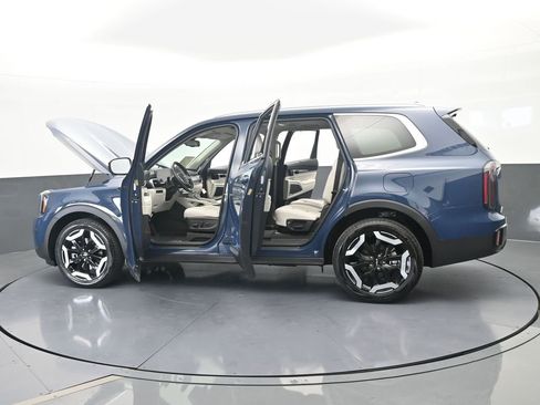 Used 2025 Kia Telluride EX w/ EX Captain's Chair Package image 79