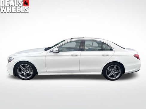 Used 2017 Mercedes-Benz E 300 4MATIC image 2