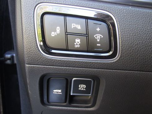 Used 2014 Hyundai Equus Signature RWD image 38