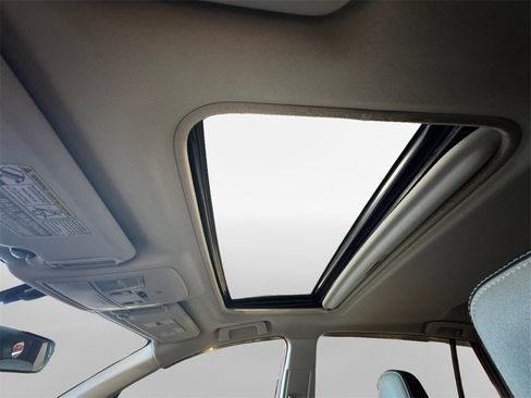 Used 2016 Toyota RAV4 XLE image 23