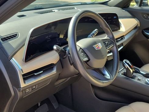 Used 2024 Cadillac XT4 Luxury image 10