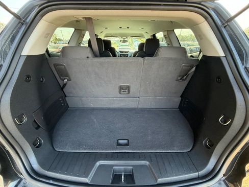 Used 2017 Chevrolet Traverse LT w/ Style and Technology Package FWD image 11