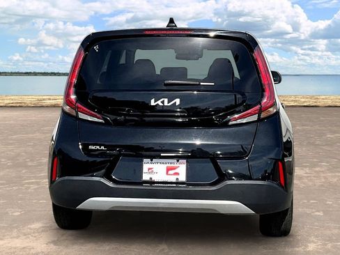 Used 2025 Kia Soul LX FWD image 5
