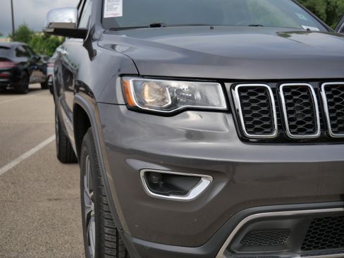 Used 2017 Jeep Grand Cherokee Limited w/ Trailer Tow Group IV AWD/4WD image 16