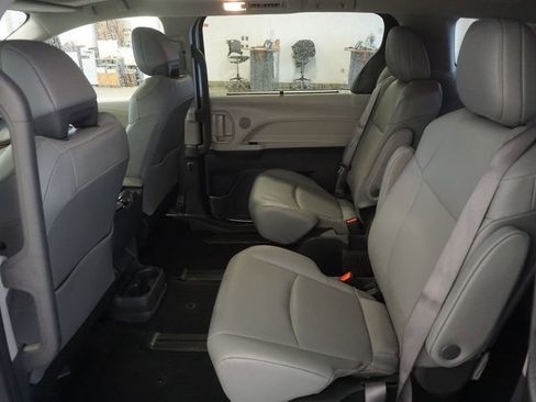 Used 2024 Toyota Sienna XLE w/ XLE Plus Package image 23