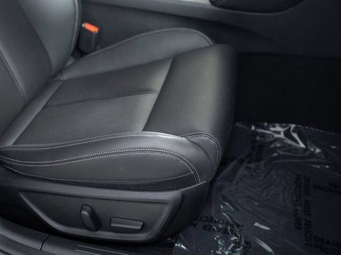 Used 2026 Genesis G70 2.5T RWD image 25