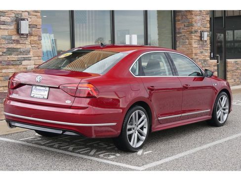 Used 2017 Volkswagen Passat 1.8T R-Line image 3