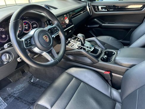 Certified 2023 Porsche Cayenne AWD/4WD image 4