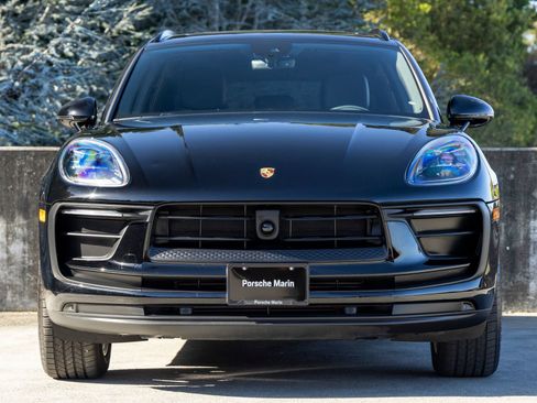 Certified 2025 Porsche Macan AWD/4WD image 8