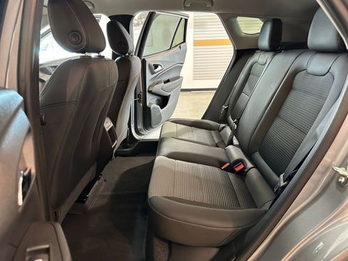 Used 2025 Chevrolet Trax LT FWD image 24