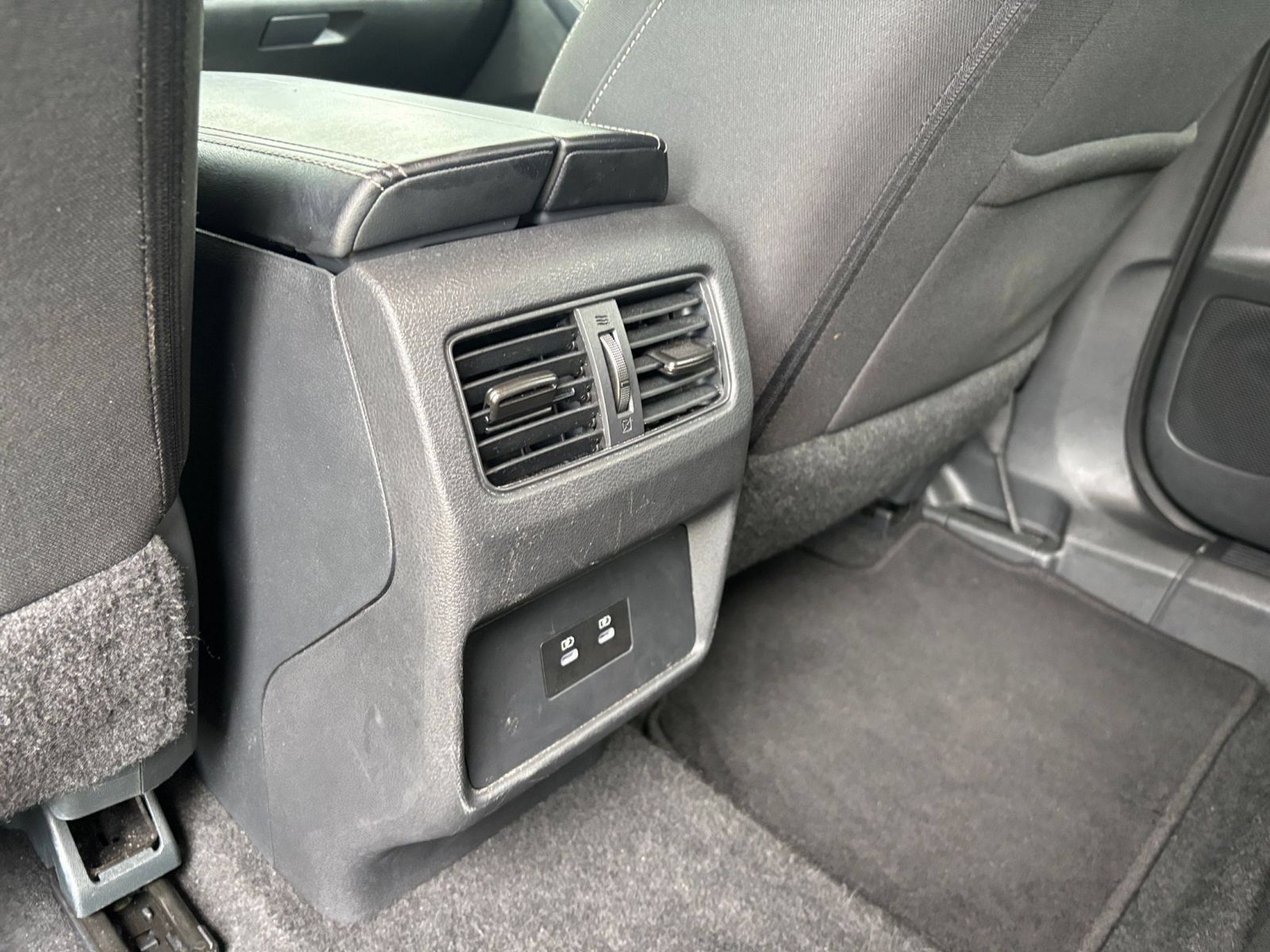 Used 2025 Nissan Rogue SV FWD image 24