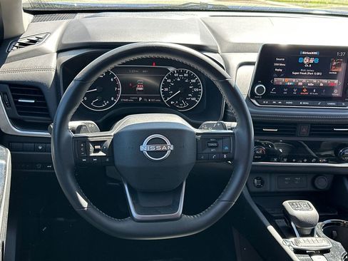 Used 2025 Nissan Rogue SV image 23