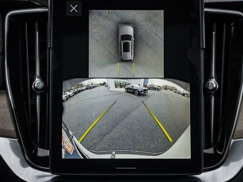 Used 2025 Volvo XC90 T8 Plus w/ Protection Package Premier image 40