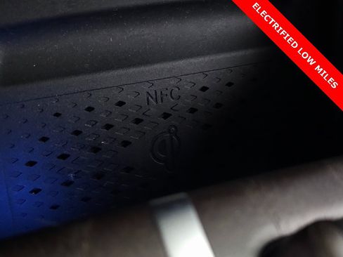 Used 2024 Genesis G80 image 35