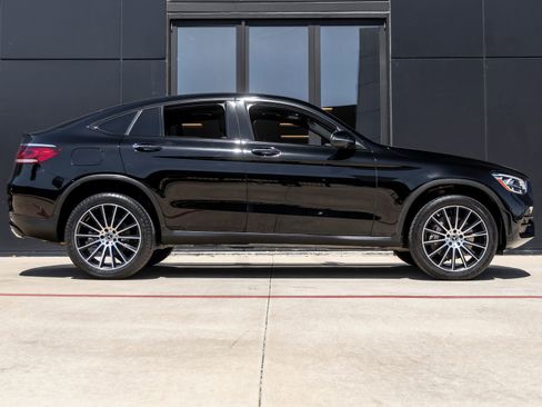 Used 2023 Mercedes-Benz GLC 300 4MATIC Coupe image 10