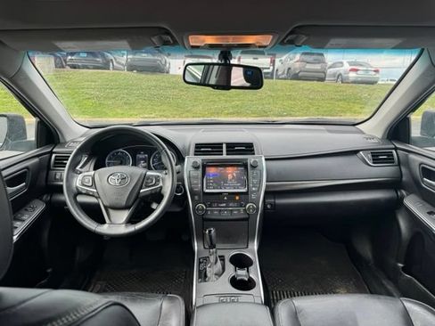 Used 2017 Toyota Camry XLE w/ Moonroof Package FWD image 11