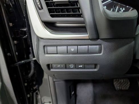 Used 2025 Nissan Rogue SV image 19