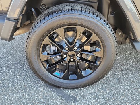 Used 2022 Jeep Wrangler Unlimited Sahara AWD/4WD image 5