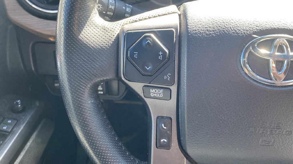 Used 2020 Toyota Tacoma TRD Off-Road w/ TRD Premium Off Road Package AWD/4WD image 21
