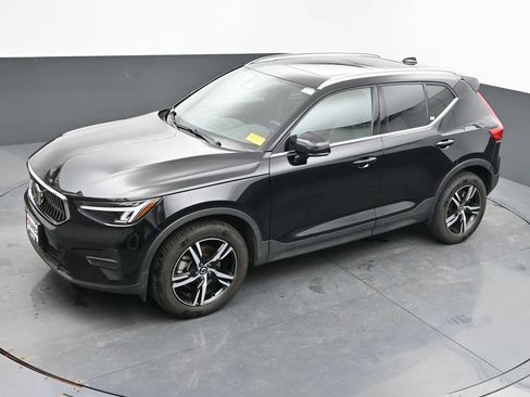 Used 2025 Volvo XC40 B5 Core AWD/4WD image 16