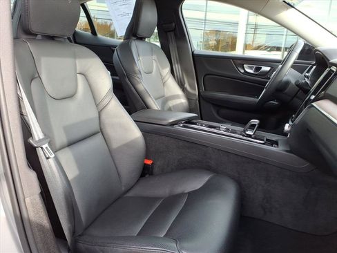 Used 2024 Volvo S60 B5 Plus image 12