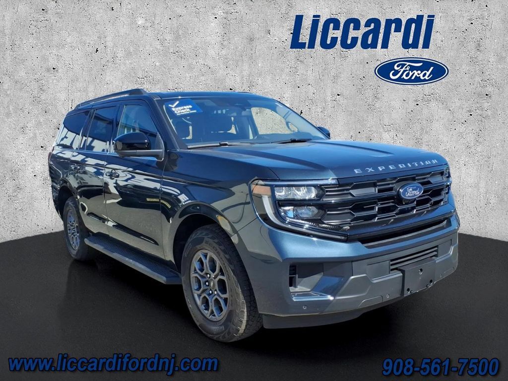 Certified 2025 Ford Expedition Active AWD/4WD image 1