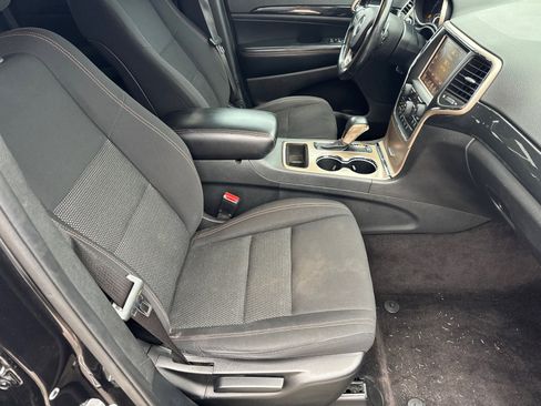 Used 2016 Jeep Grand Cherokee Laredo 75th Anniversary image 13