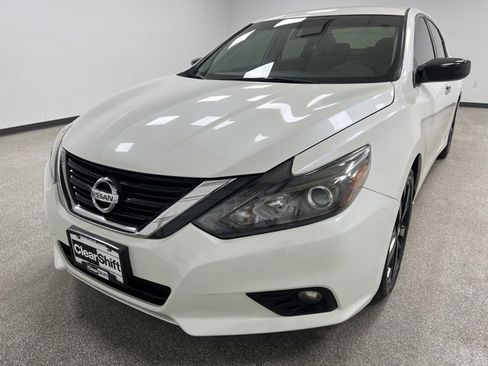 Used 2017 Nissan Altima 2.5 SR w/ Midnight Edition Package image 4