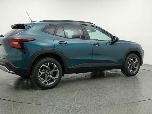Used 2025 Chevrolet Trax LT w/ LT Convenience Package FWD image 9