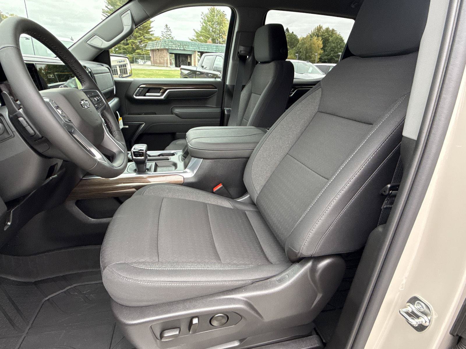 New 2026 Chevrolet Silverado 1500 RST w/ Convenience Package II AWD/4WD image 15
