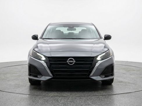 Used 2025 Nissan Altima 2.5 SV image 2