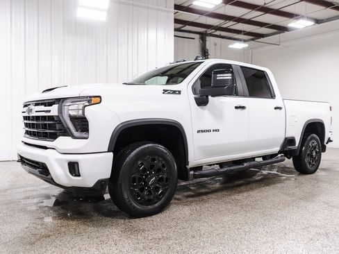 Used 2024 Chevrolet Silverado 2500 LT w/ Z71 Sport Edition image 3