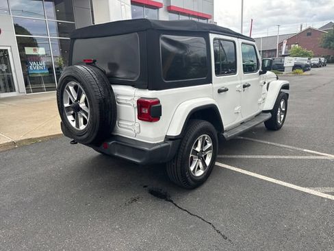 Used 2018 Jeep Wrangler Unlimited Sahara AWD/4WD image 3