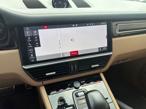 Used 2019 Porsche Cayenne S AWD/4WD image 3
