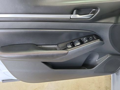 Used 2024 Nissan Altima 2.5 SR FWD image 20