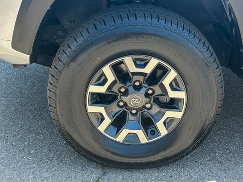 Used 2022 Toyota Tacoma TRD Off-Road RWD image 10