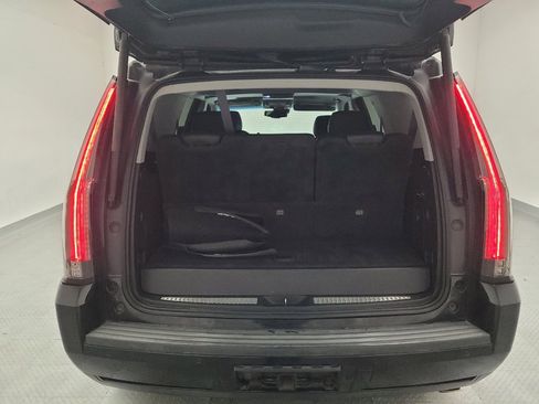 Used 2016 Cadillac Escalade Luxury AWD/4WD image 29