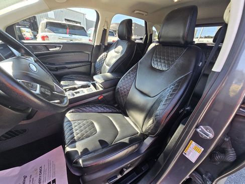 Used 2023 Ford Edge Titanium image 10