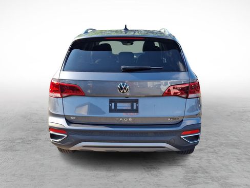 Used 2024 Volkswagen Taos SE w/ Panoramic Sunroof Package AWD/4WD image 4