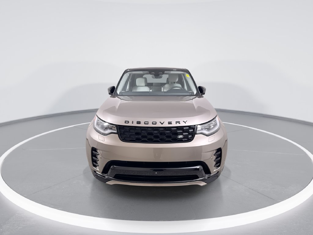 Used 2025 Land Rover Discovery Dynamic SE AWD/4WD image 3