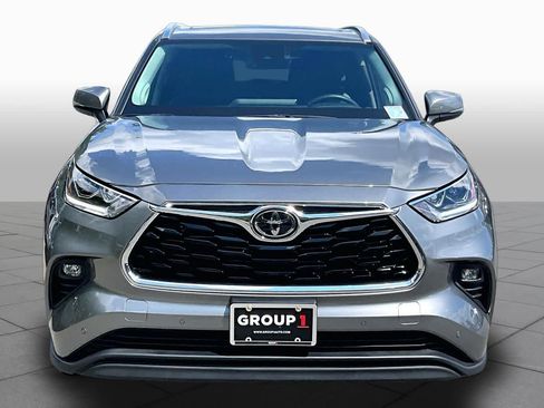 Used 2026 Toyota Highlander Limited AWD/4WD image 4
