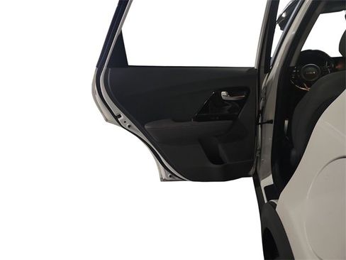 Used 2022 Kia Niro LXS image 19