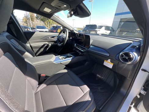 New 2026 Chevrolet Equinox EV LT image 29