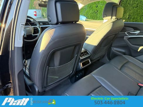 Used 2021 Audi e-tron Premium w/ Convenience Plus Package image 29