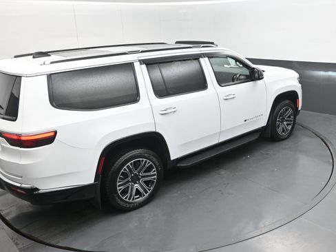 Used 2024 Jeep Wagoneer 4WD w/ Premium Group I image 38