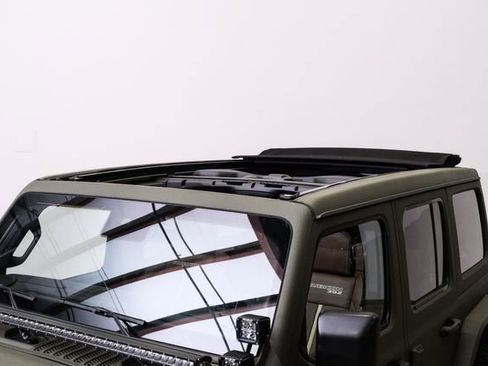 Used 2024 Jeep Wrangler Unlimited Rubicon 392 AWD/4WD image 2