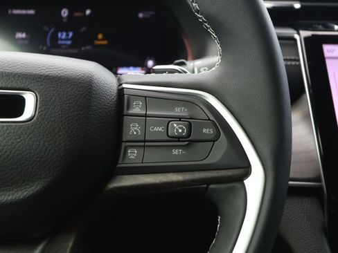 Used 2025 Jeep Grand Cherokee L Limited w/ Black Appearance Package image 14