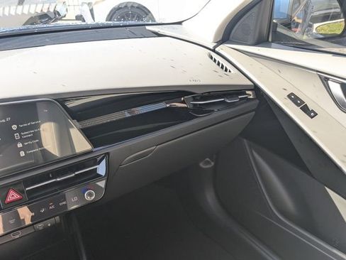 New 2026 Kia Niro EX FWD image 17