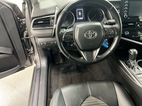 Used 2022 Toyota Camry SE FWD image 19
